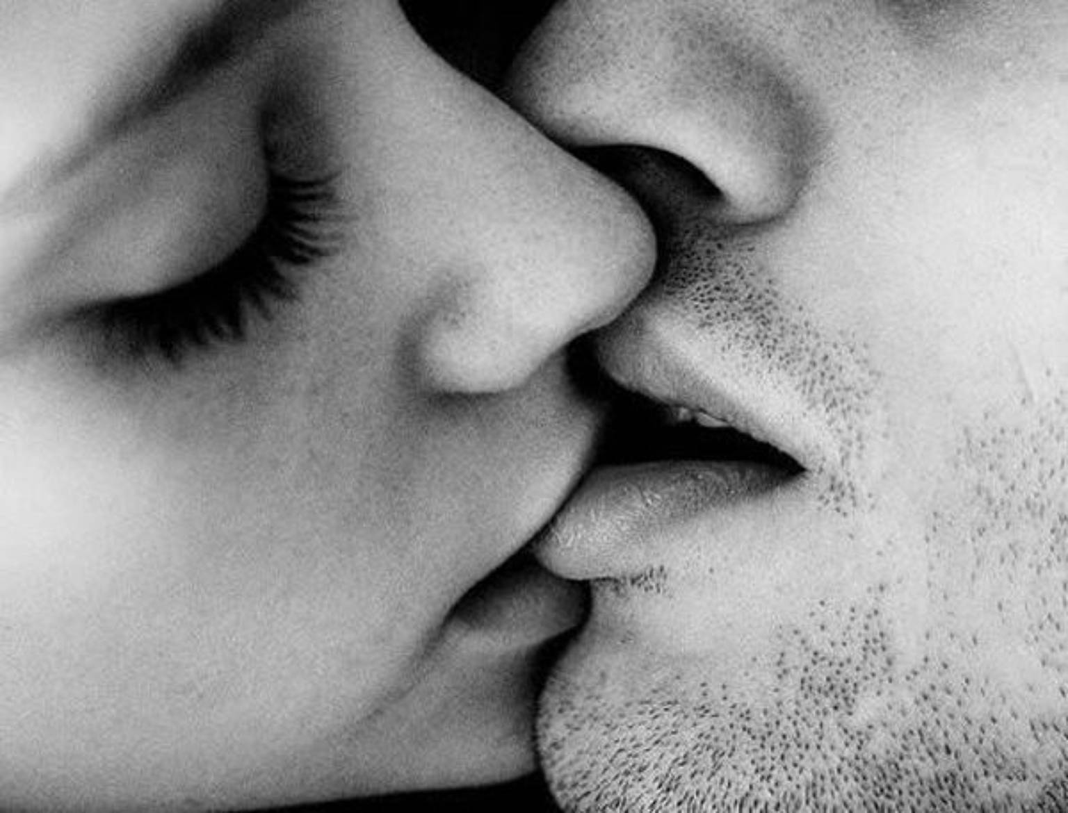 Hd Kissing Wallpapers