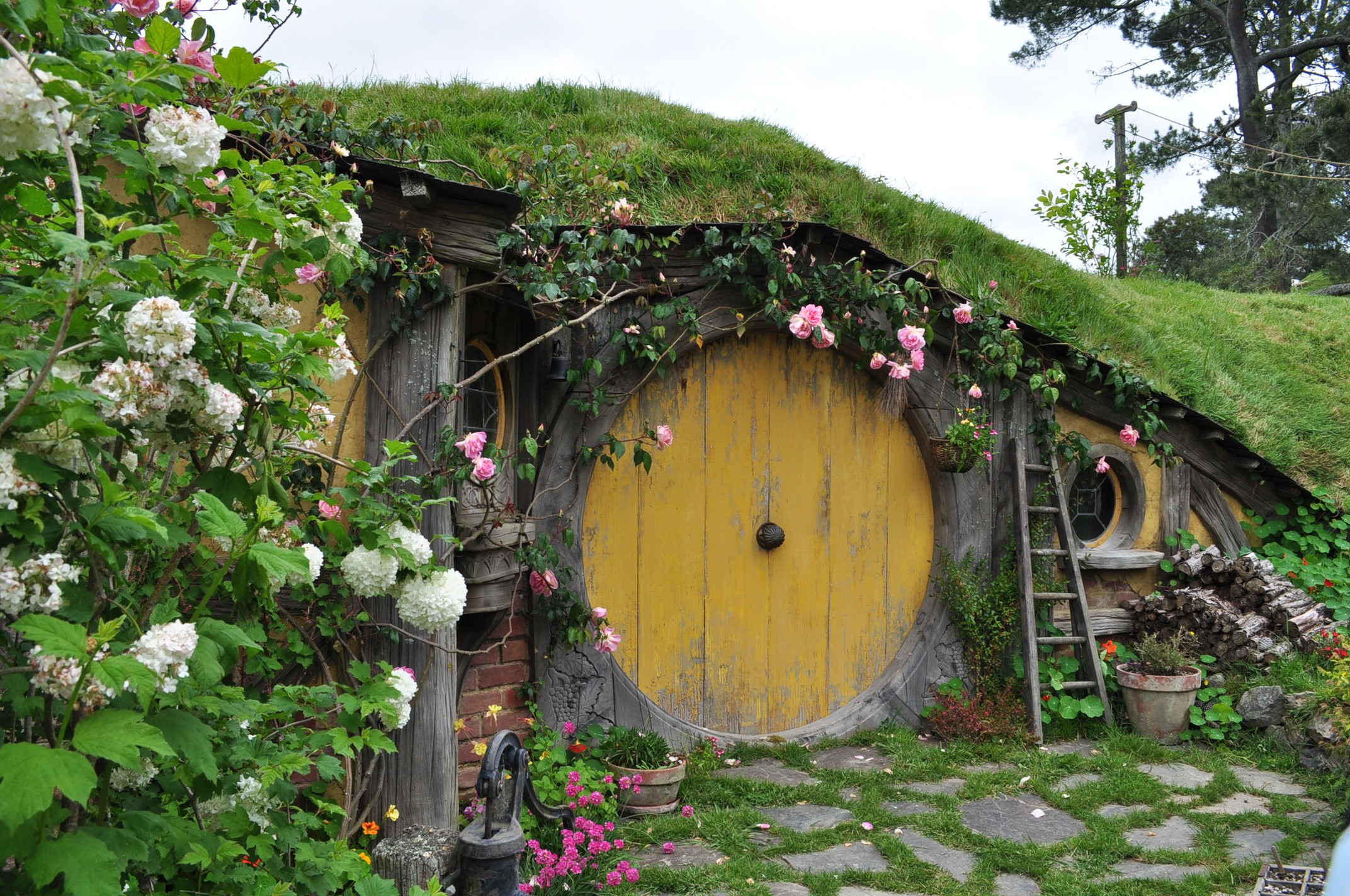 Hobbit Hole Wallpapers