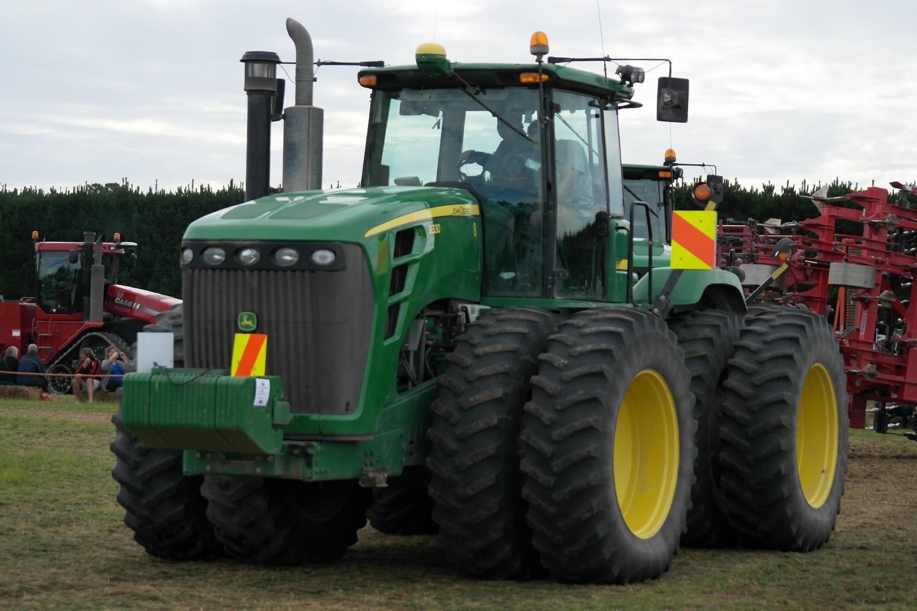 John Deere Tractor Wallpapers