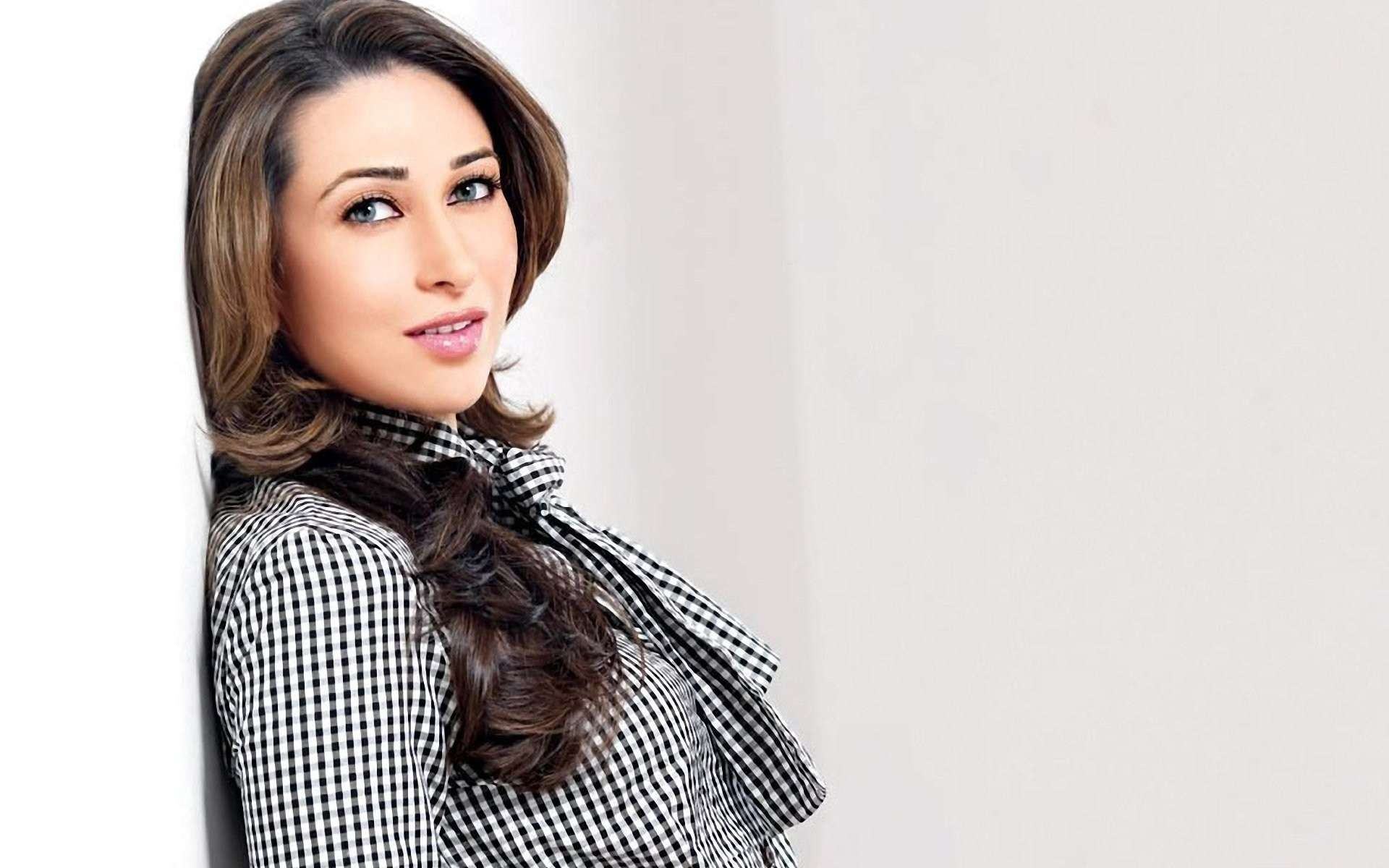 Karishma Kapoor Old Pictures Wallpapers