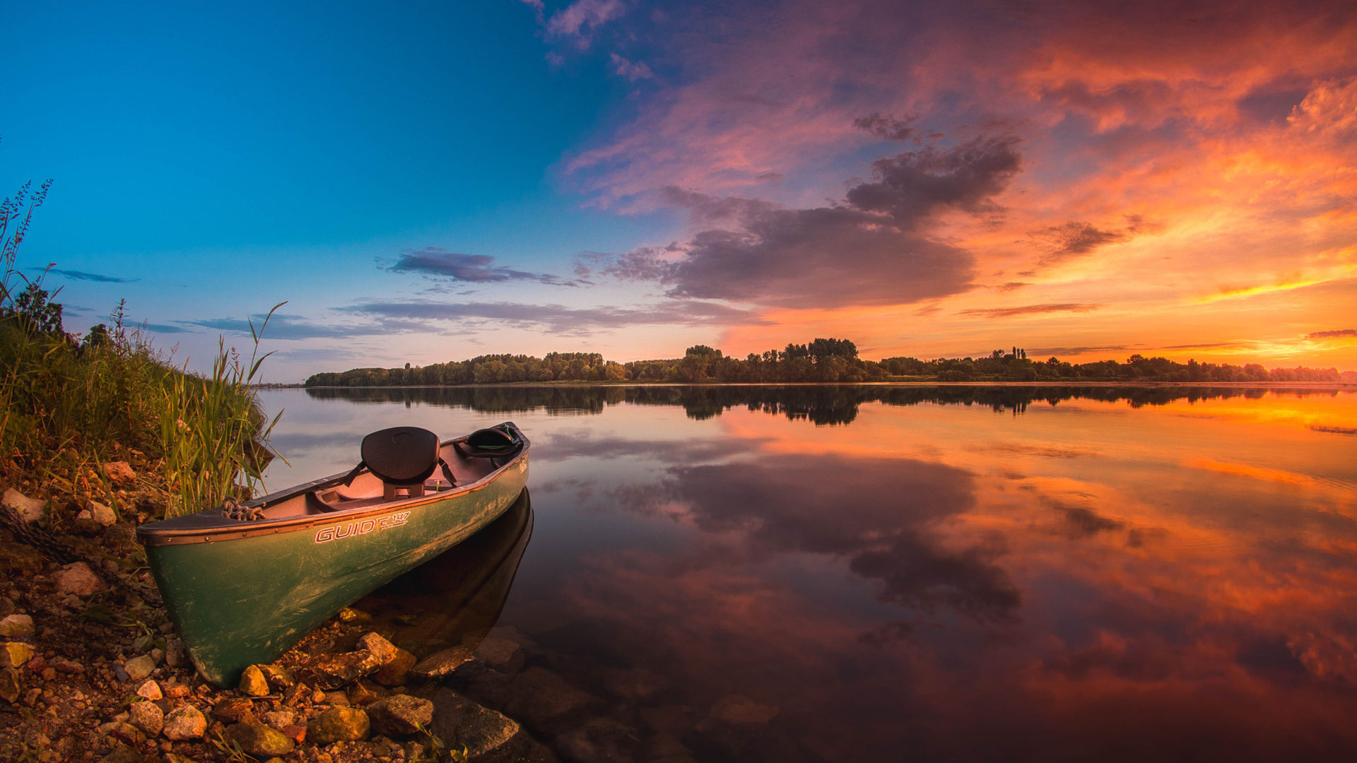 Lake And Boat Wallpapers