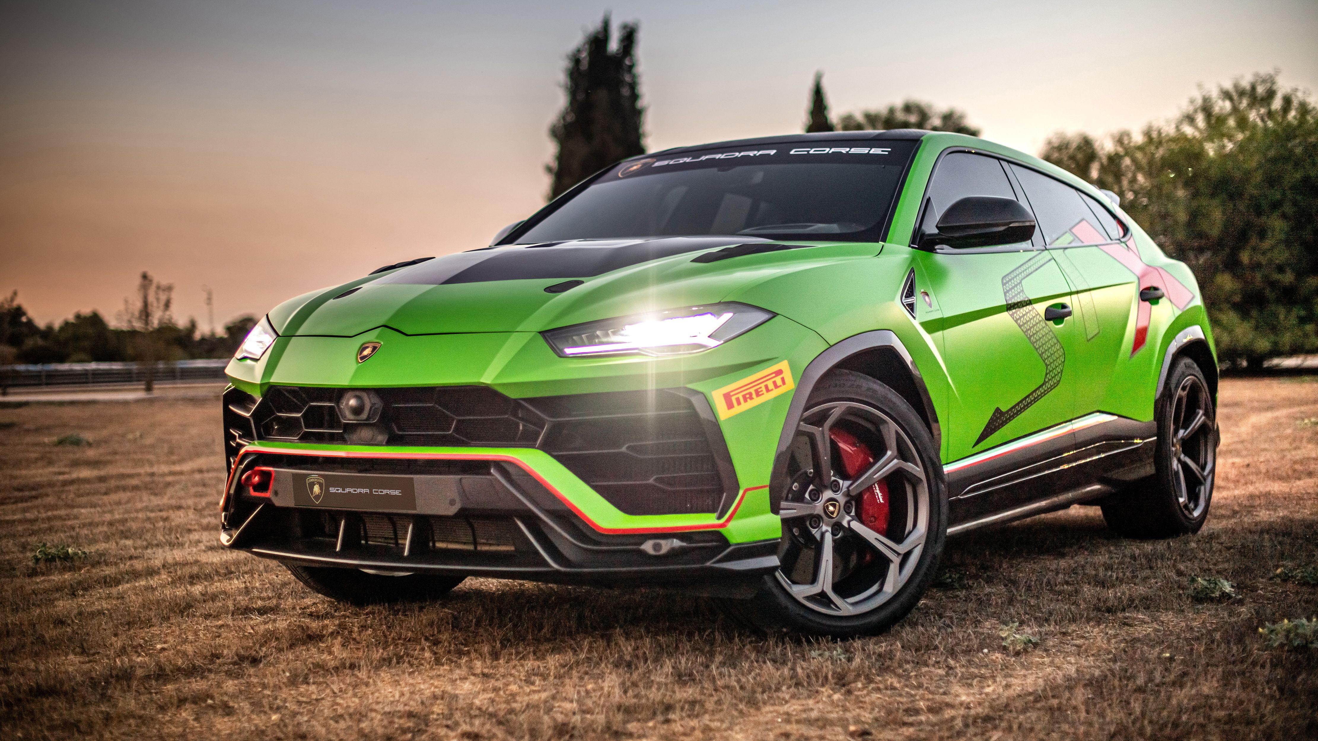 Lamborghini Urus Green Wallpapers
