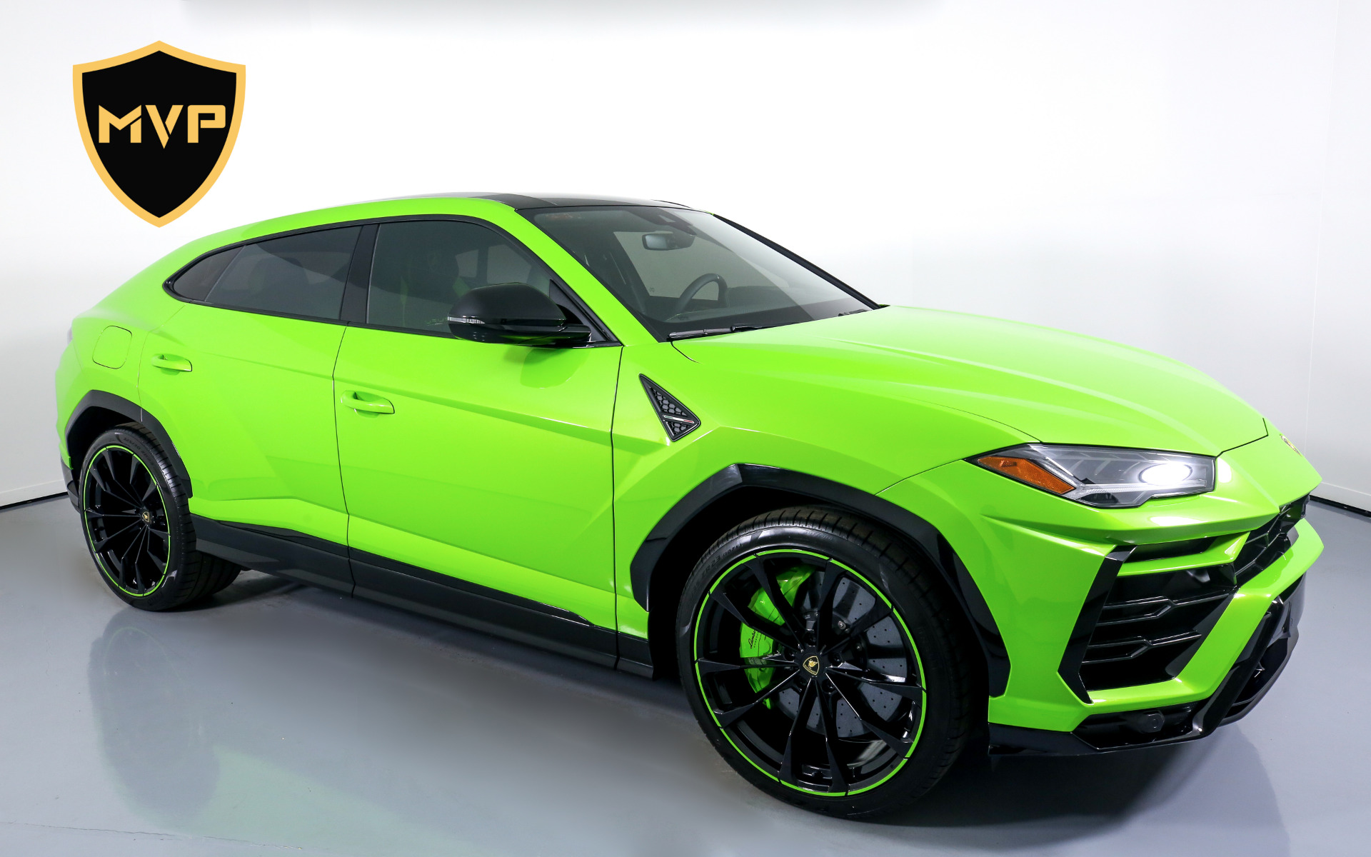 Lamborghini Urus Green Wallpapers