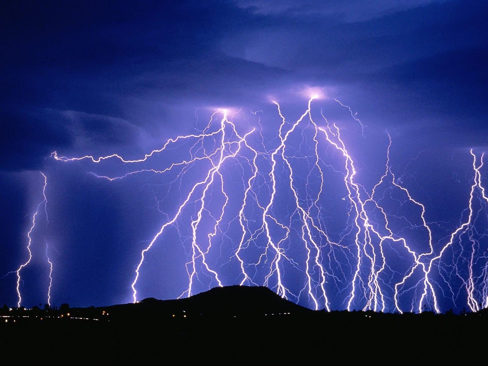 Lightning Bolt Screensaver Wallpapers