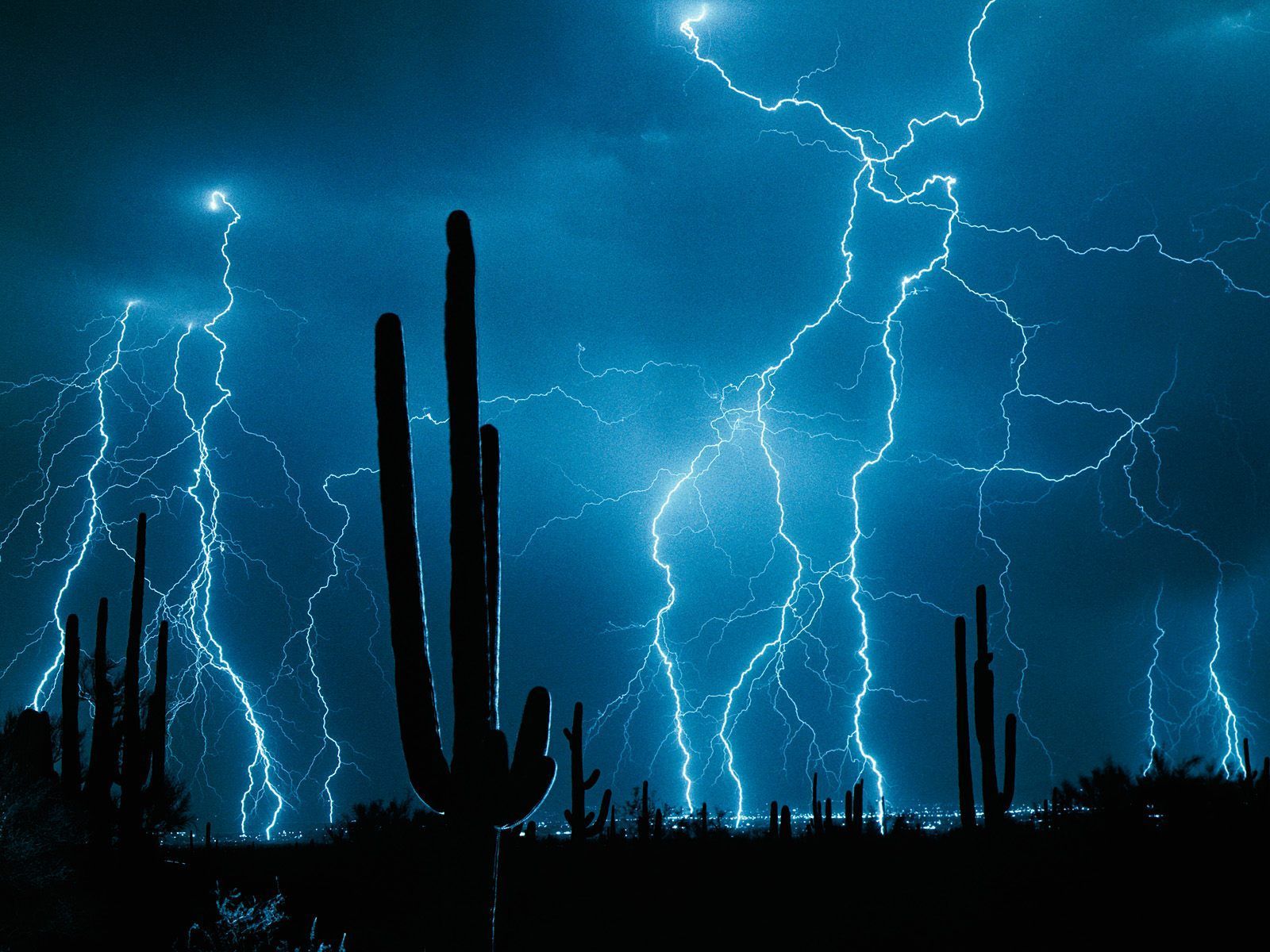 Lightning Desert Wallpapers