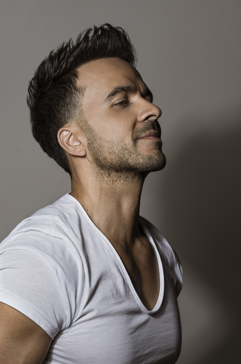 Luis Fonsi Pic Wallpapers