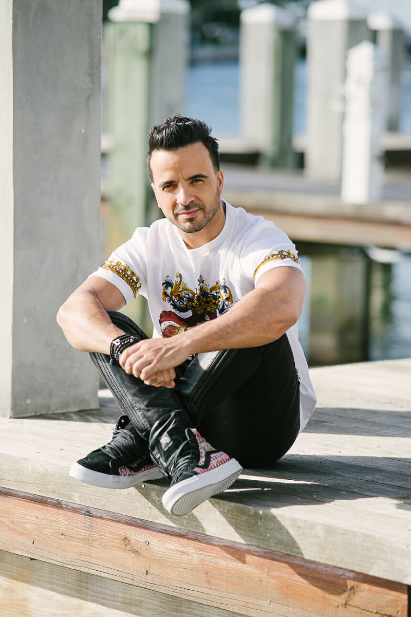 Luis Fonsi Pic Wallpapers