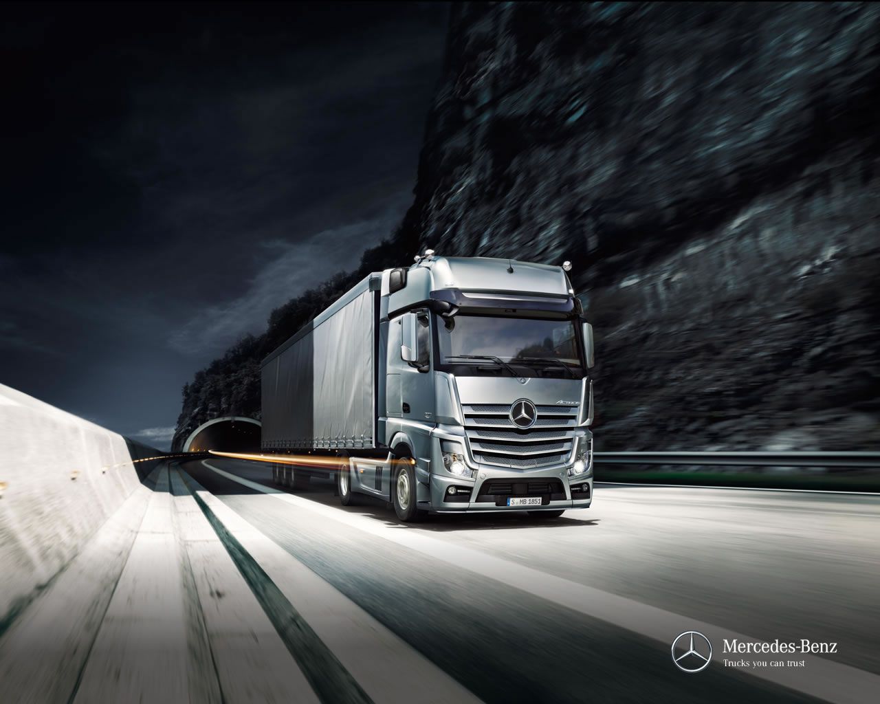 Mercedes Truck Pics Wallpapers