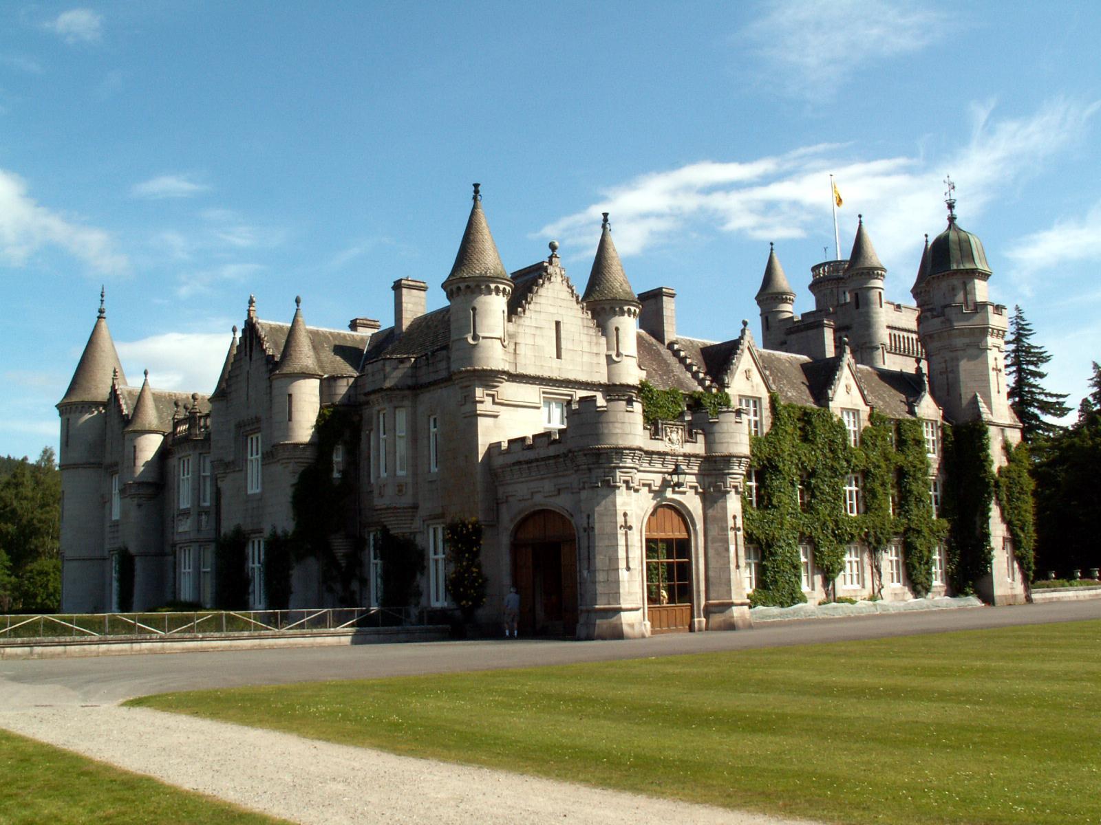 Old Victorian Castle Wallpapers