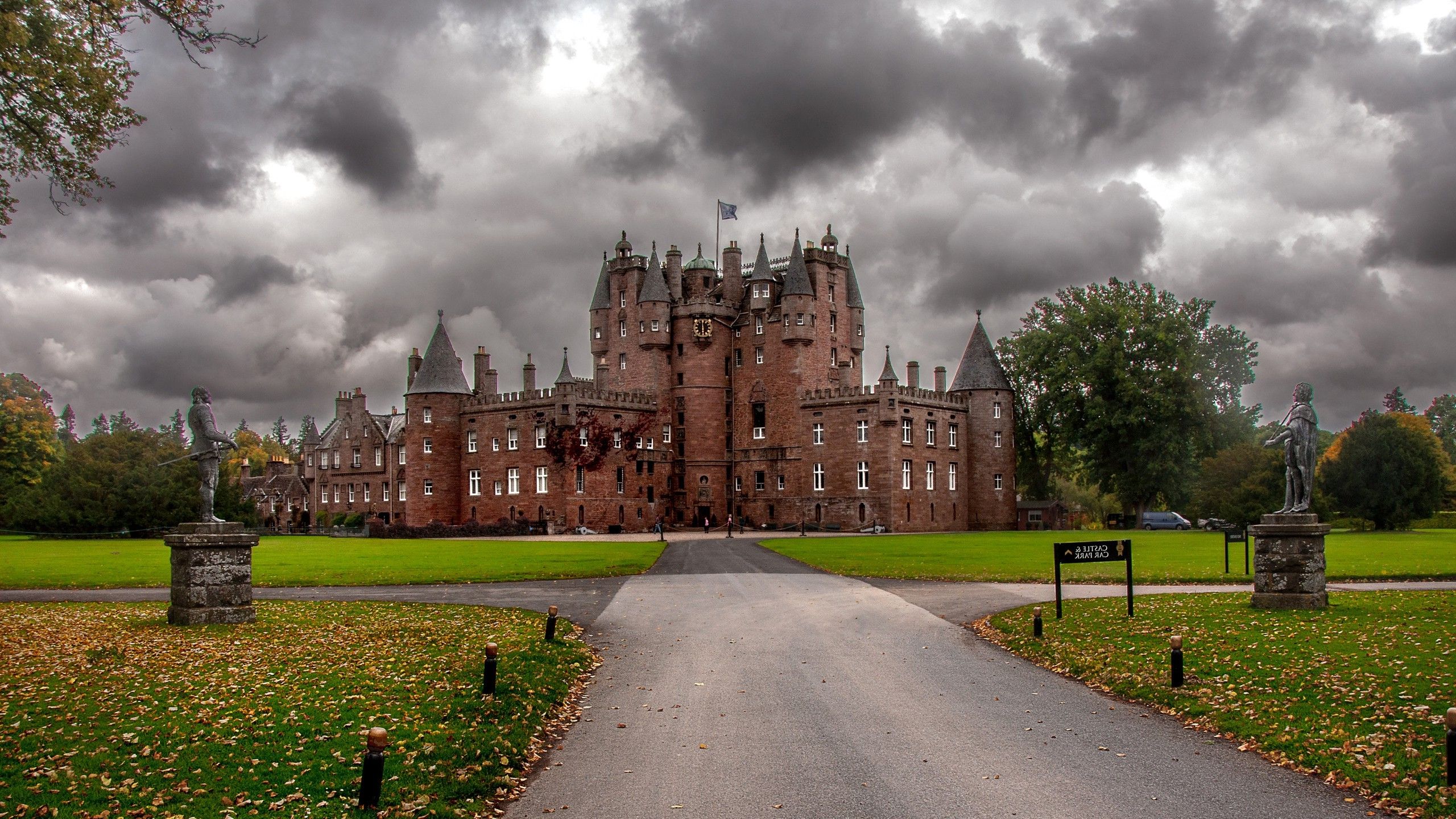 Old Victorian Castle Wallpapers