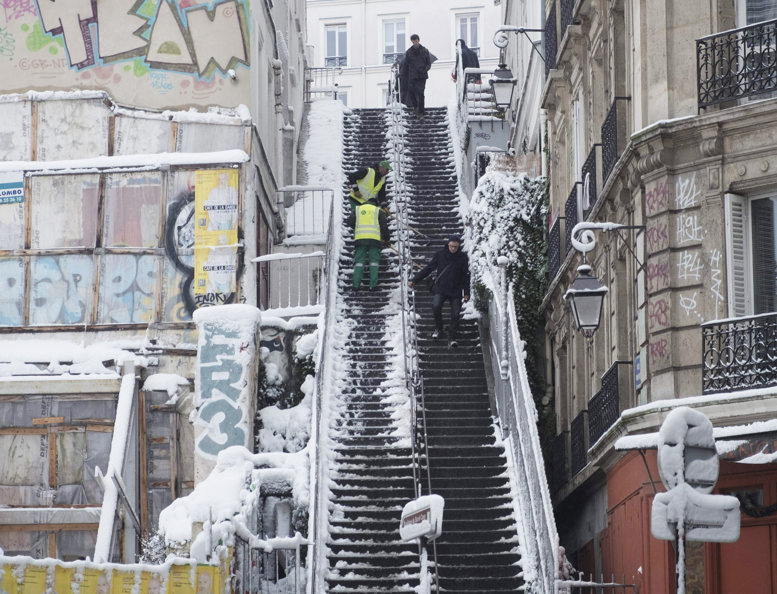 Paris Snow Wallpapers