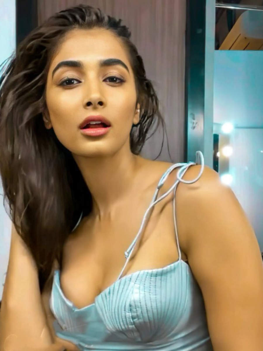 Pooja Hegde Hot Pics Wallpapers