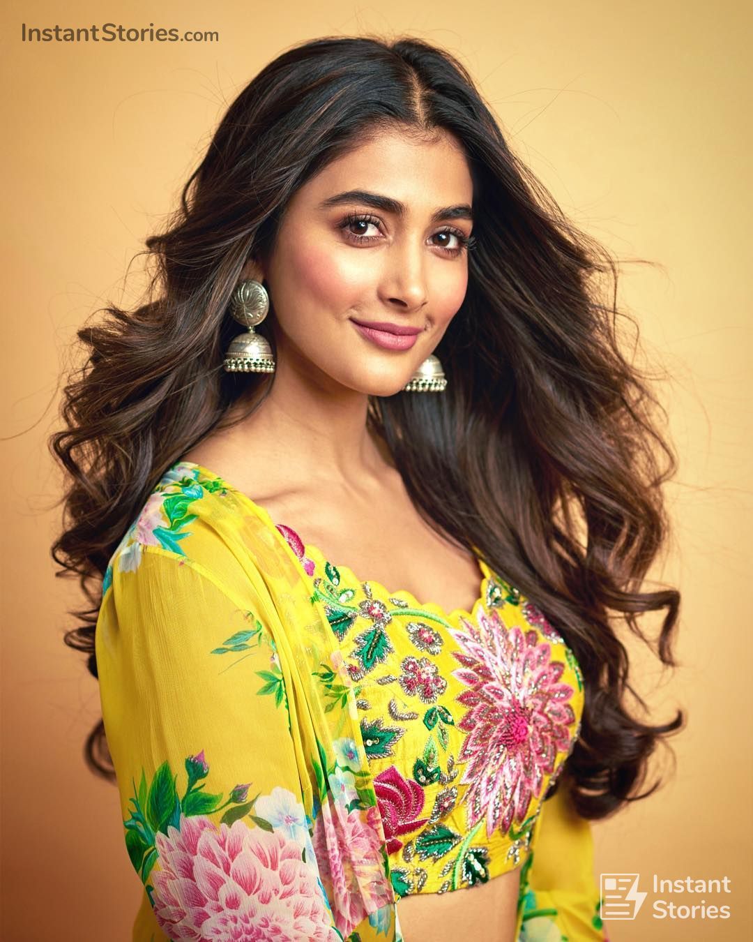 Pooja Hegde Hot Pics Wallpapers