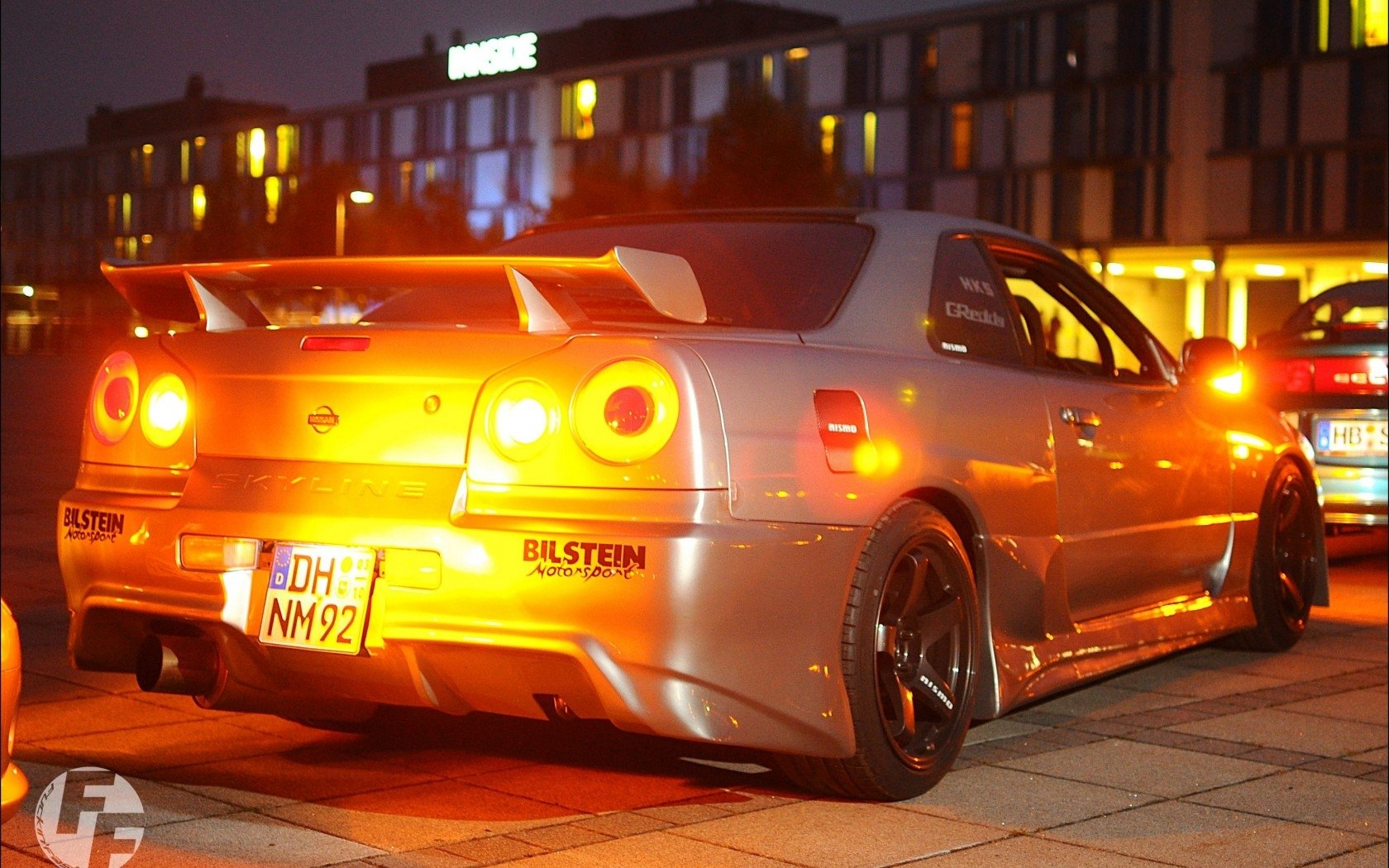 R34 Wallpapers