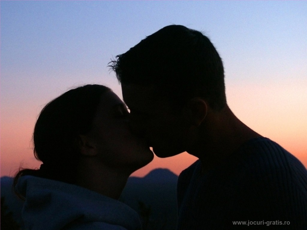 Romantic Couple Kissing Wallpapers