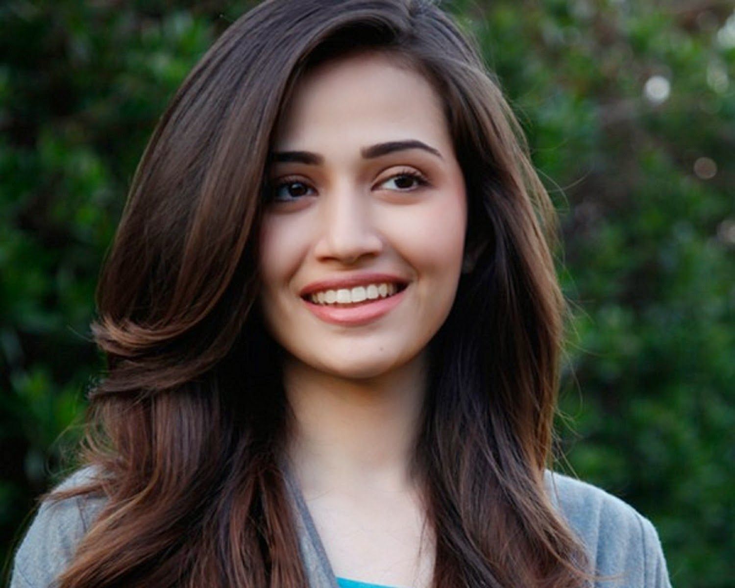 Sana Javed Hot Wallpapers