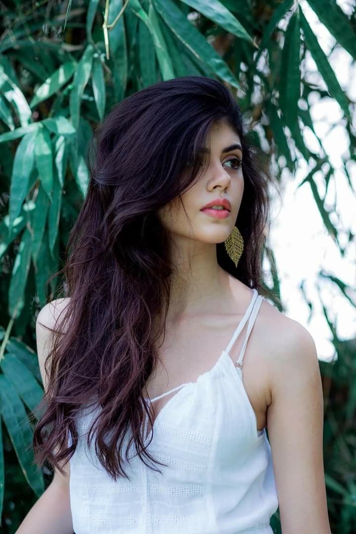 Sanjana Sanghi Hot Wallpapers