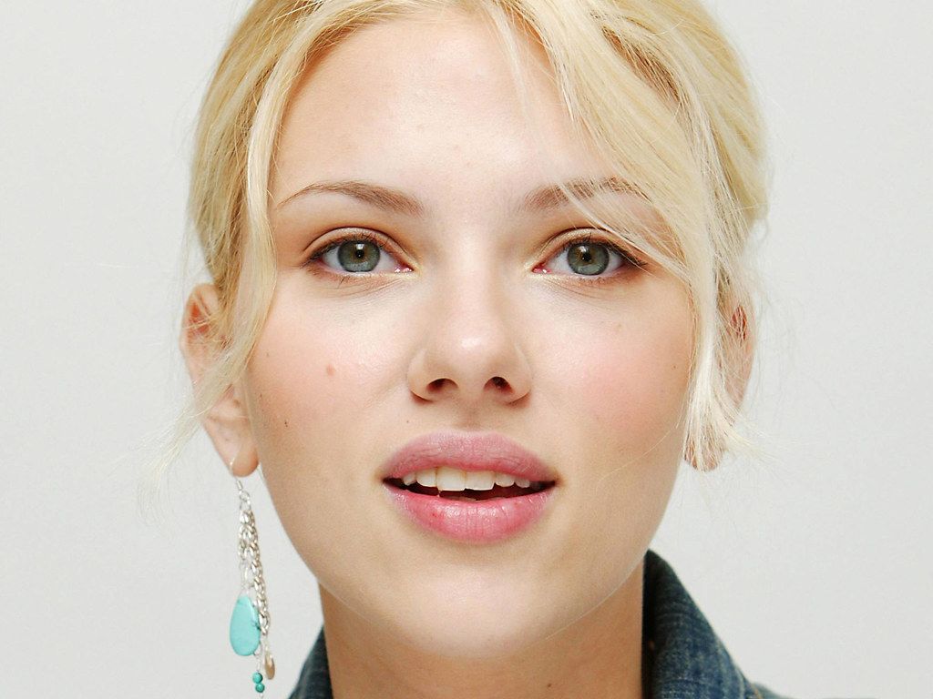 Scarlett Johansson Face Wallpapers