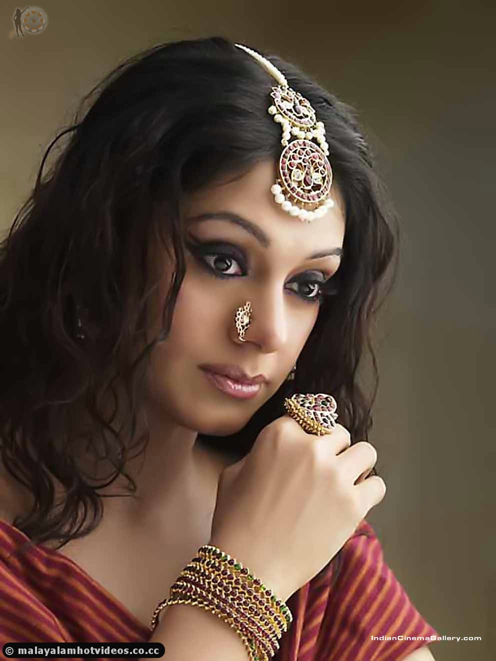 Shobana Hot Wallpapers