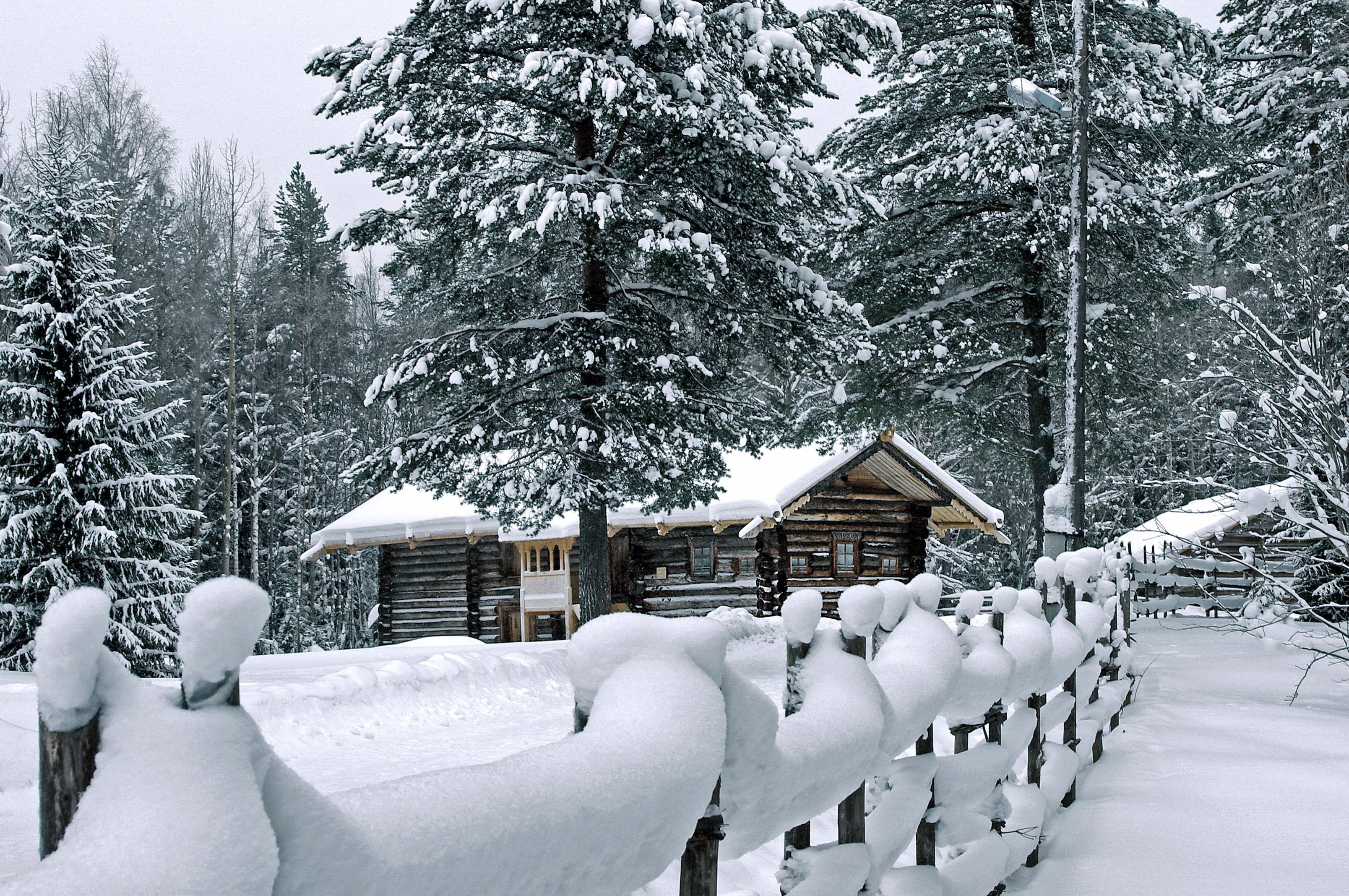 Snowy Cottages Wallpapers