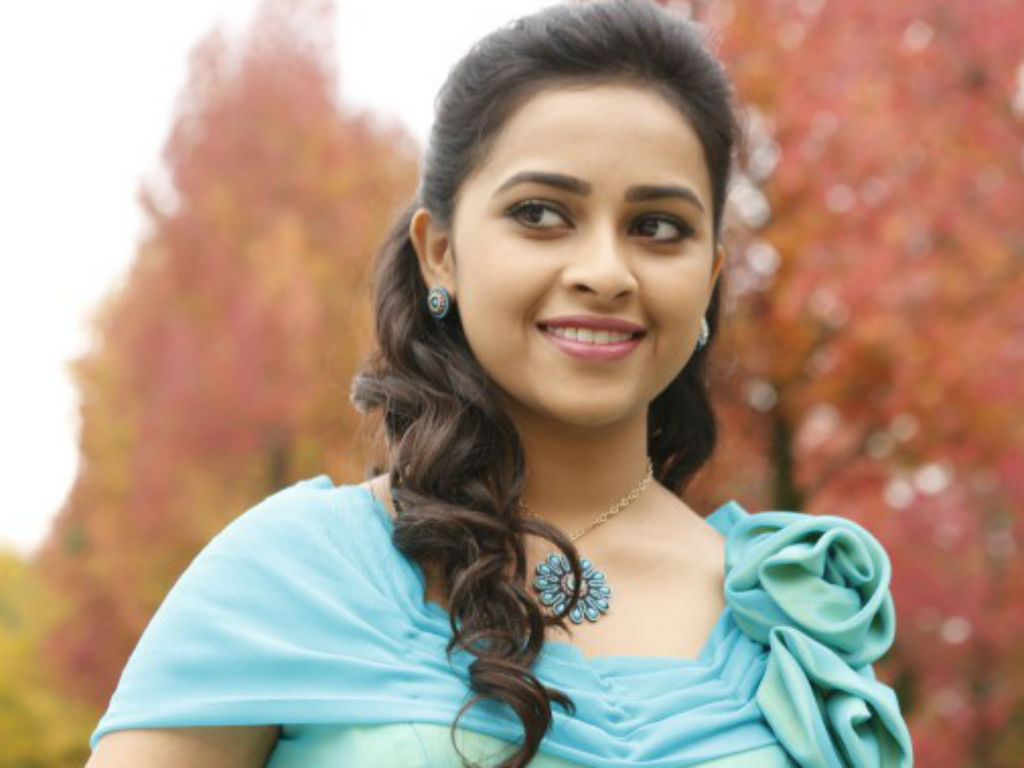 Sri Thiviya Photos Wallpapers