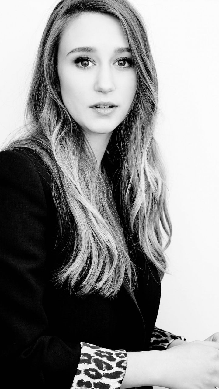 Taissa Farmiga Photoshoot Wallpapers