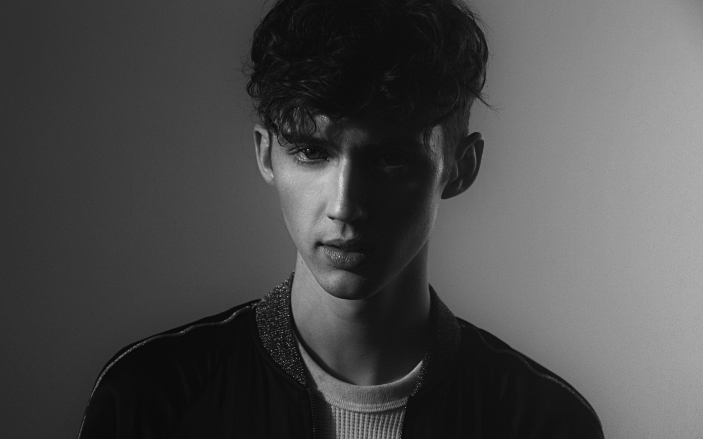 Troye Sivan Desktop Wallpapers