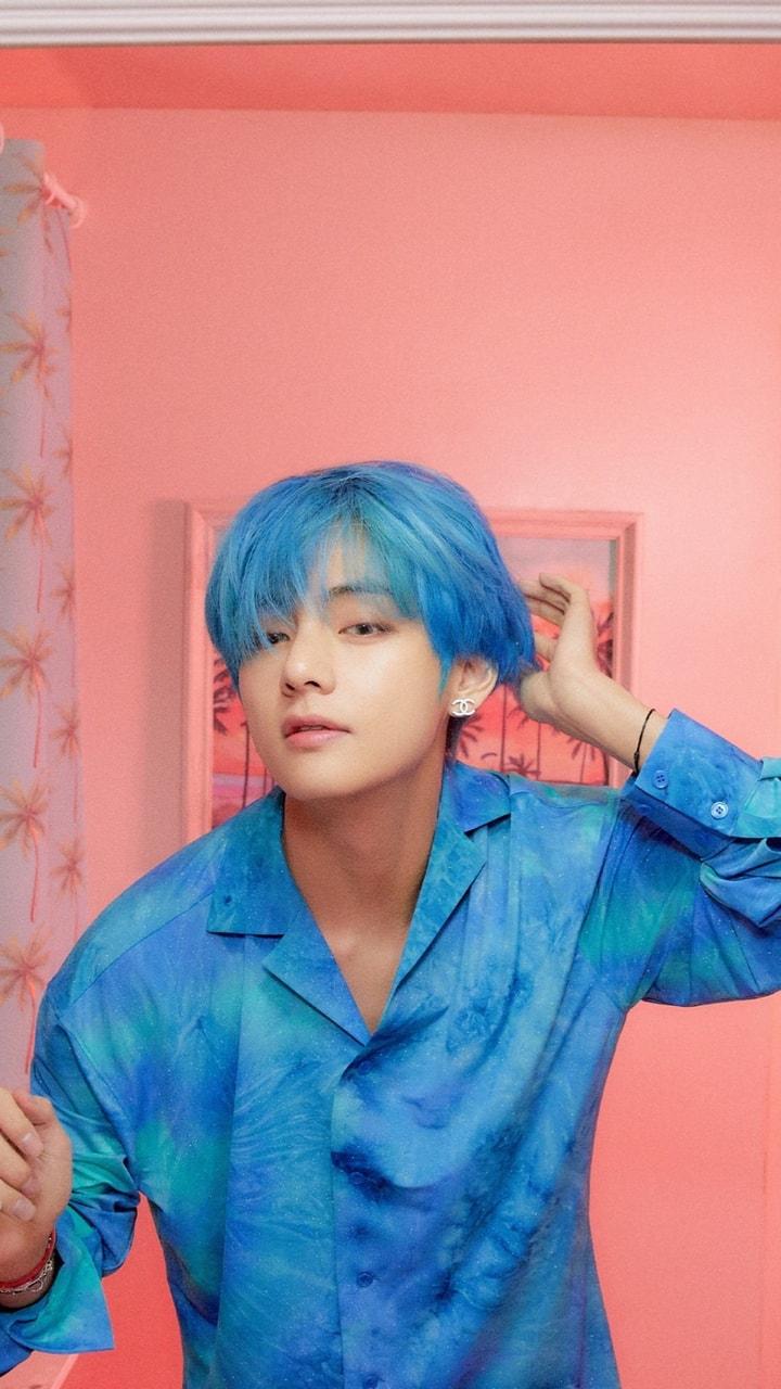 V Blue Hair Wallpapers