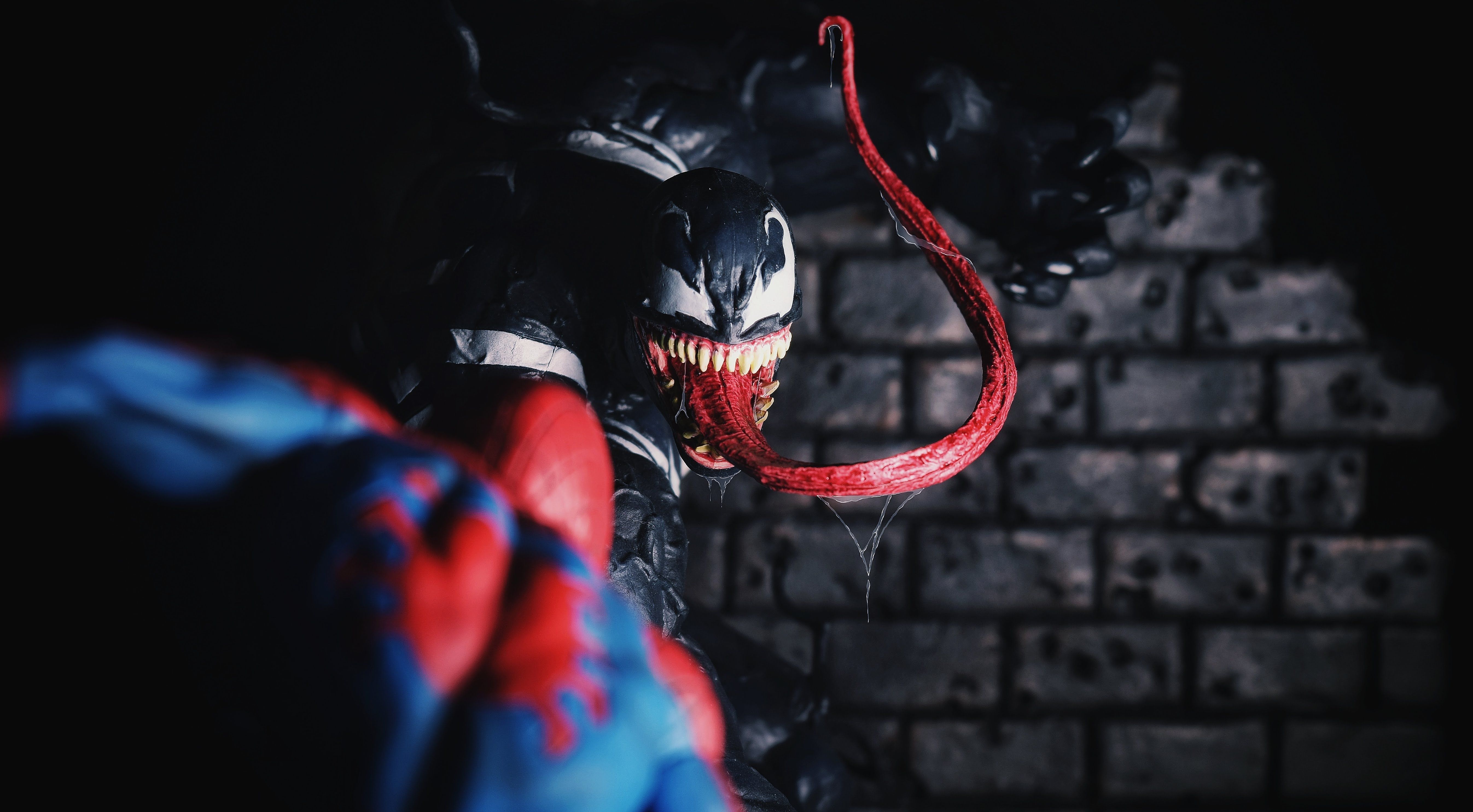 Venom Vs Spiderman Wallpapers