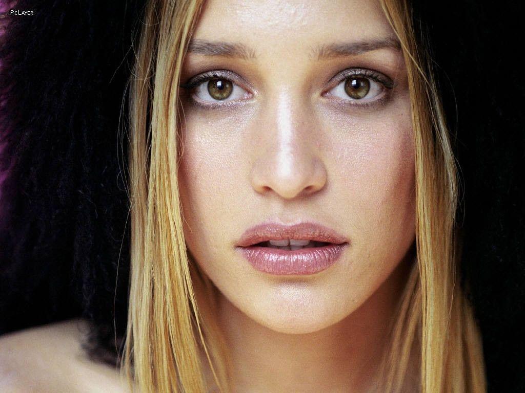 Wallpaper Piper Perabo Wallpapers