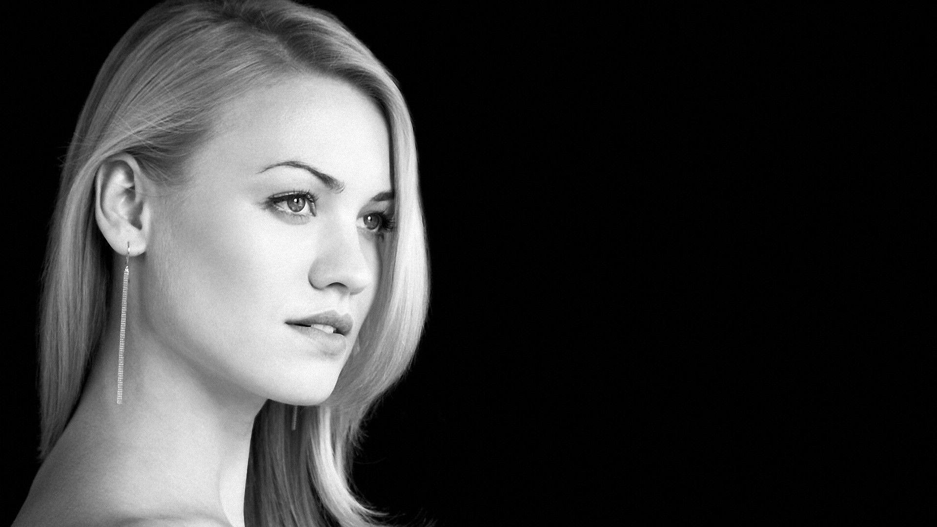 Wallpaper Yvonne Strahovski Wallpapers