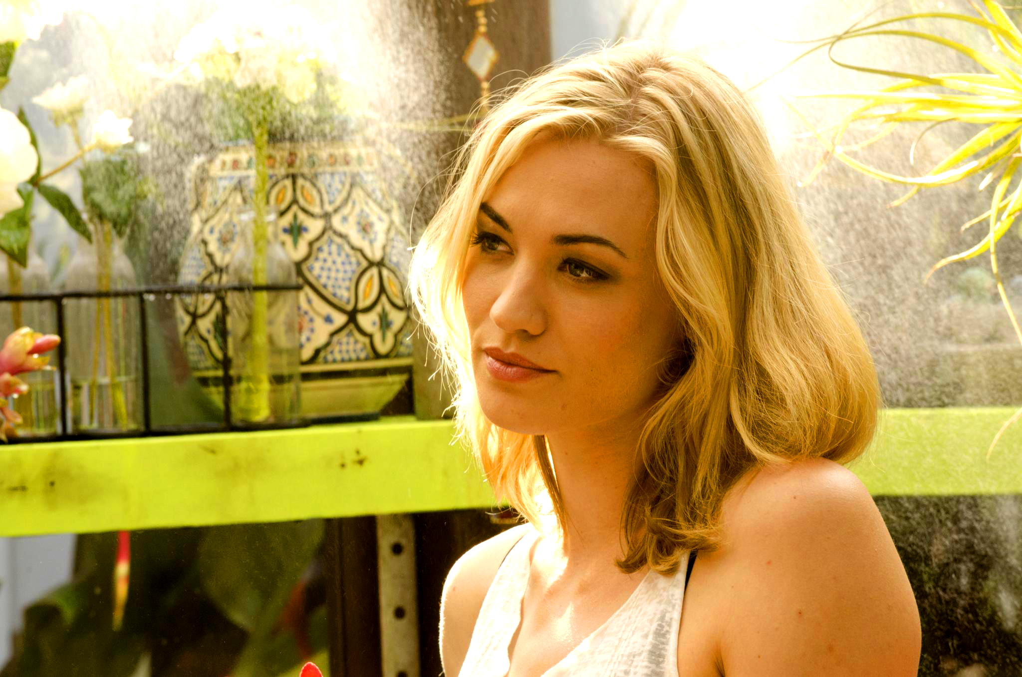 Wallpaper Yvonne Strahovski Wallpapers