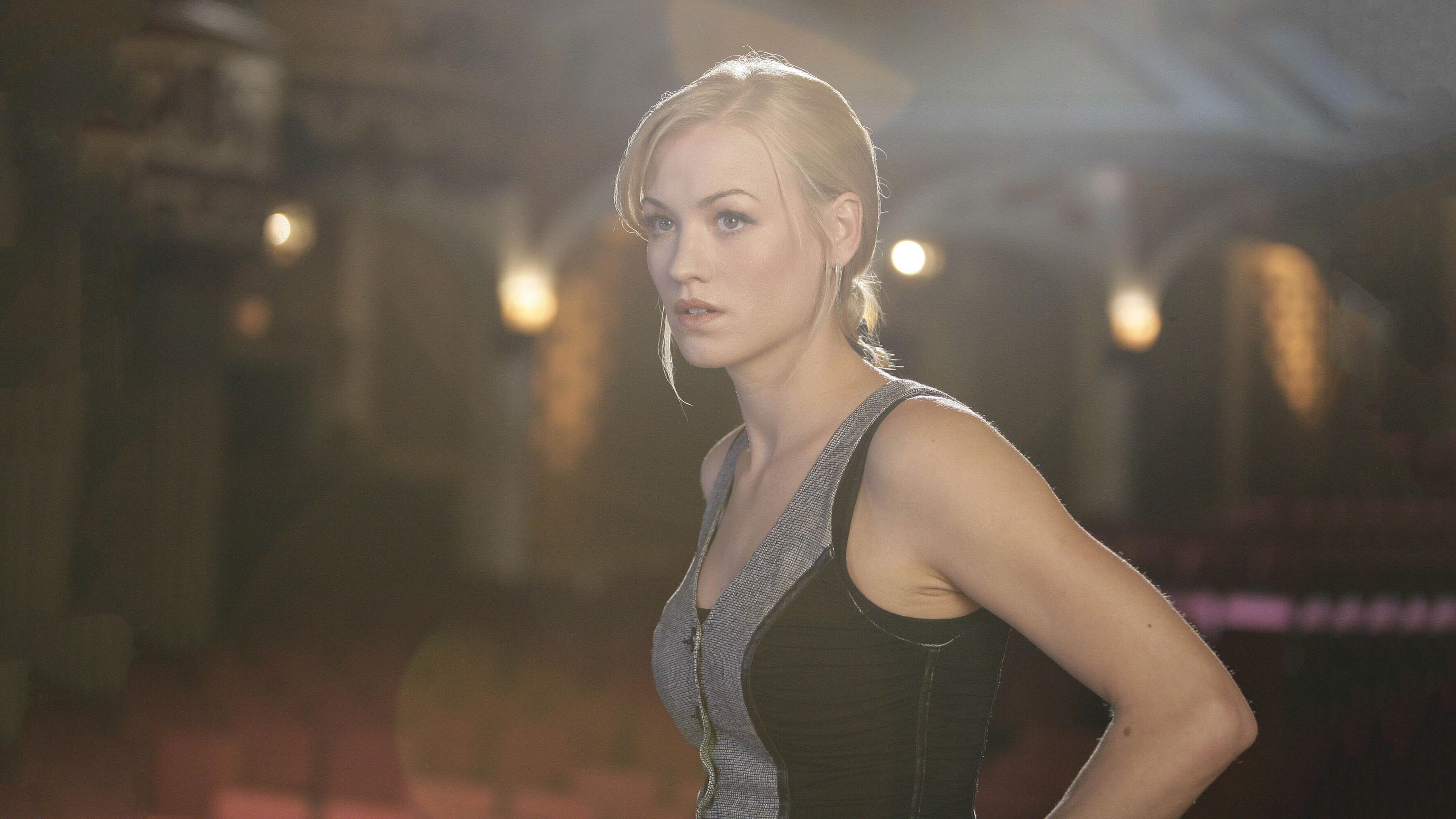 Wallpaper Yvonne Strahovski Wallpapers