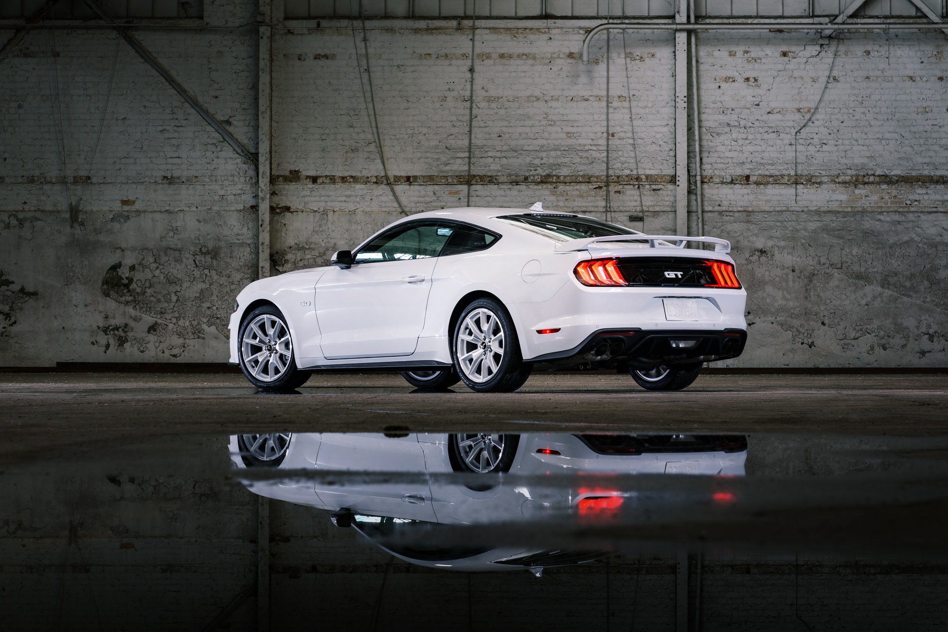 White Gt Mustang Wallpapers