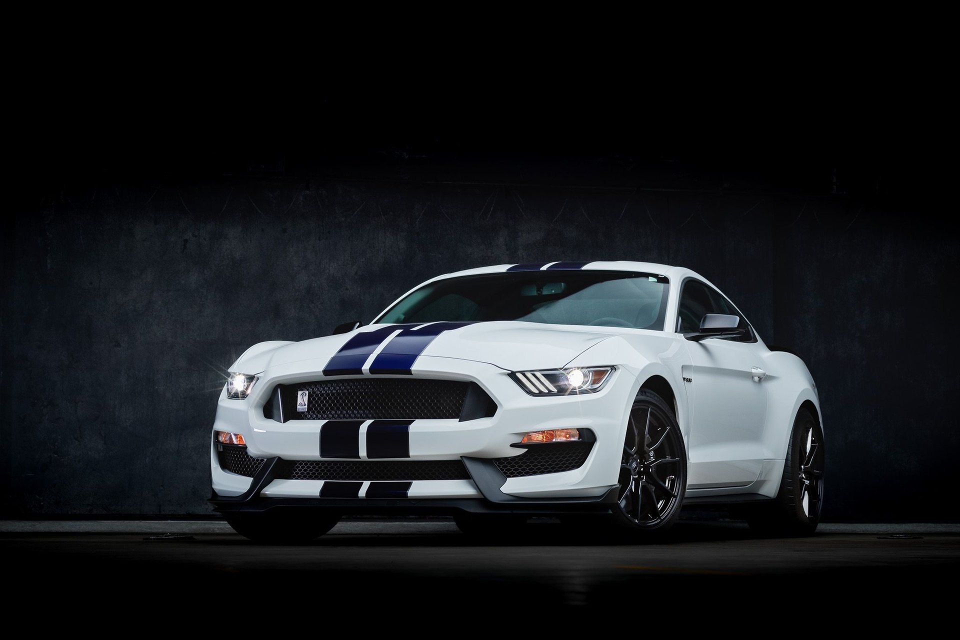 White Gt Mustang Wallpapers