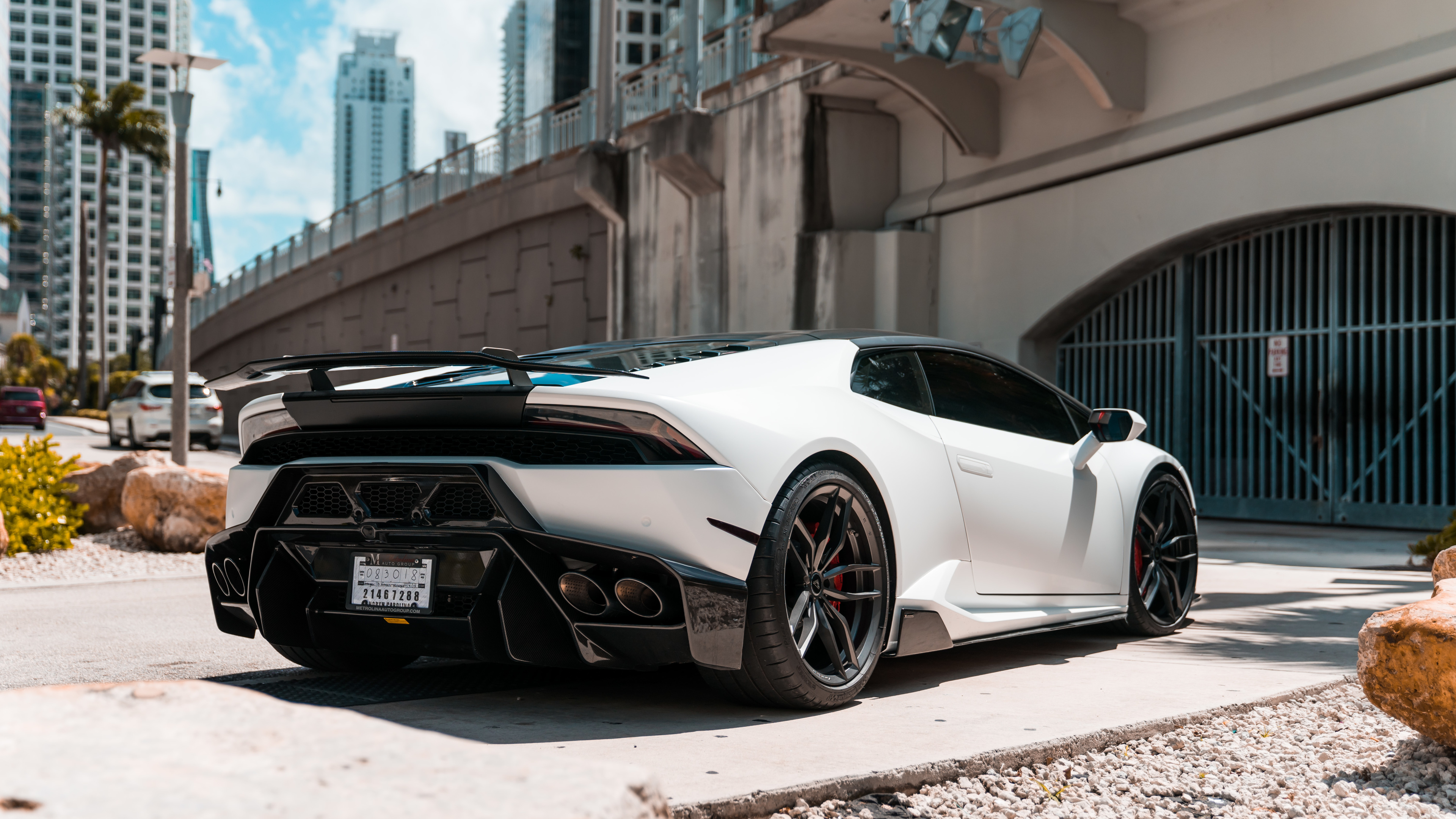 White Lambo Huracan Wallpapers