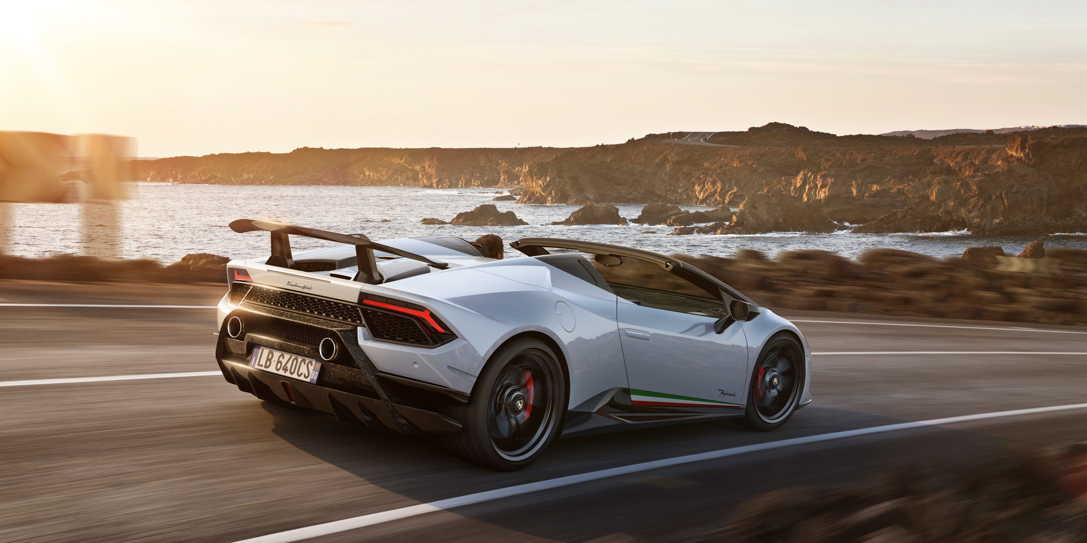 White Lambo Huracan Wallpapers