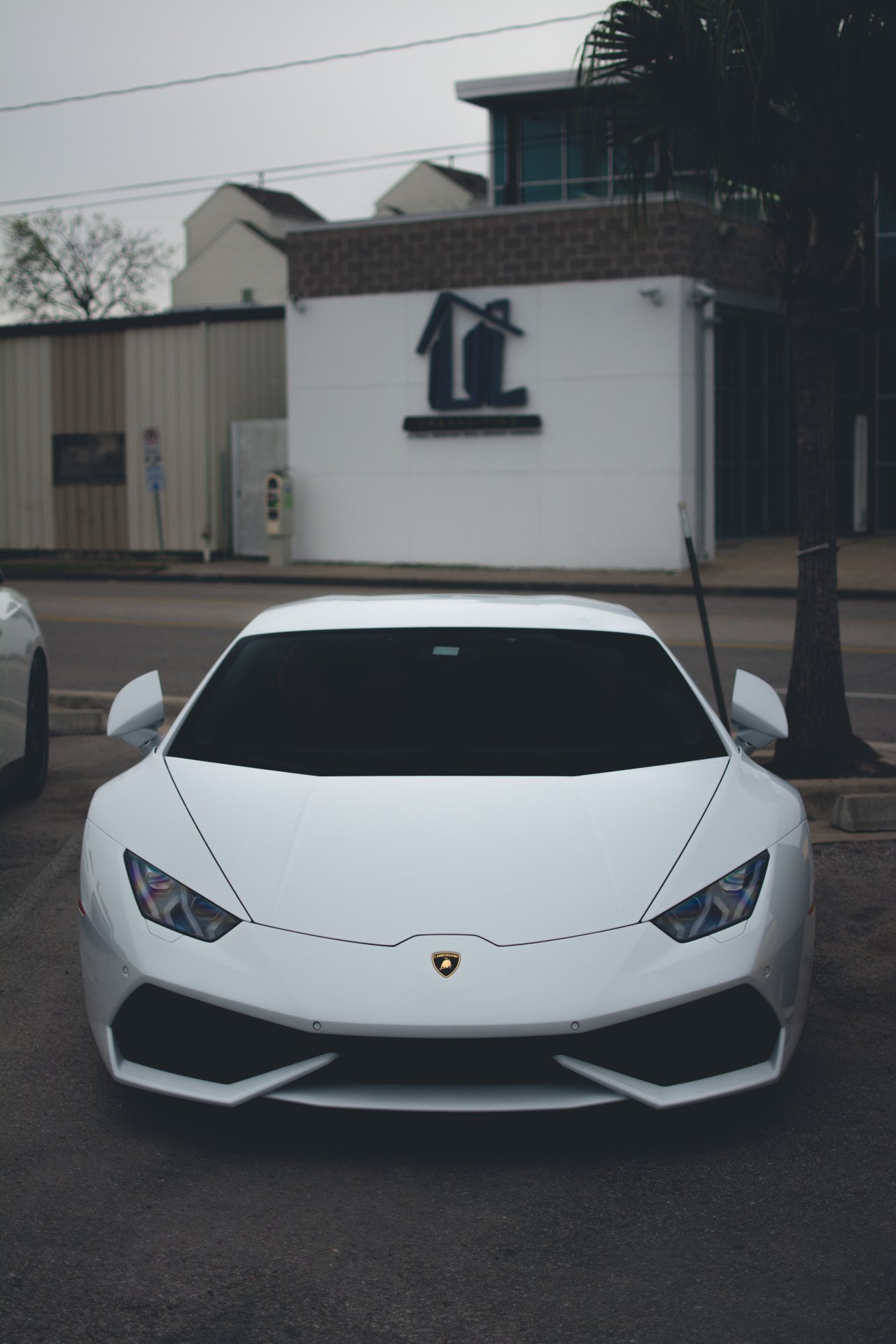 White Lambo Huracan Wallpapers