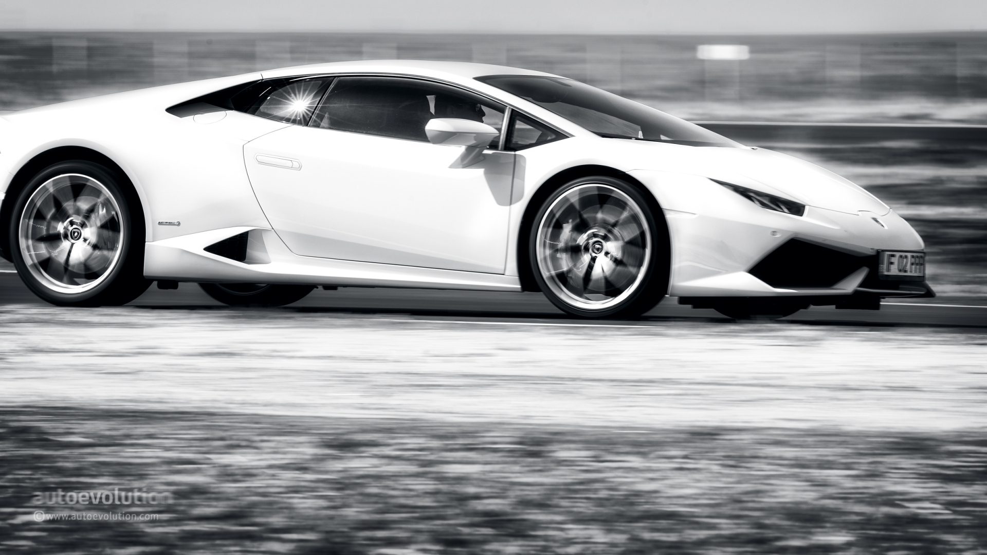 White Lambo Huracan Wallpapers