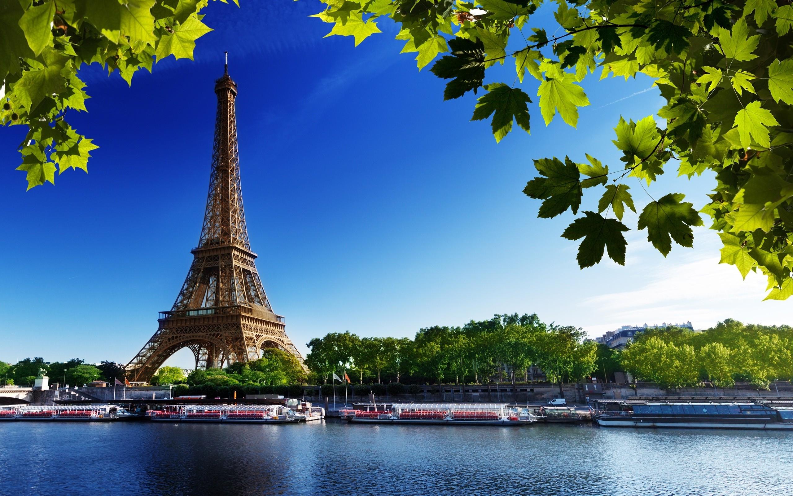 Background Eiffel Tower