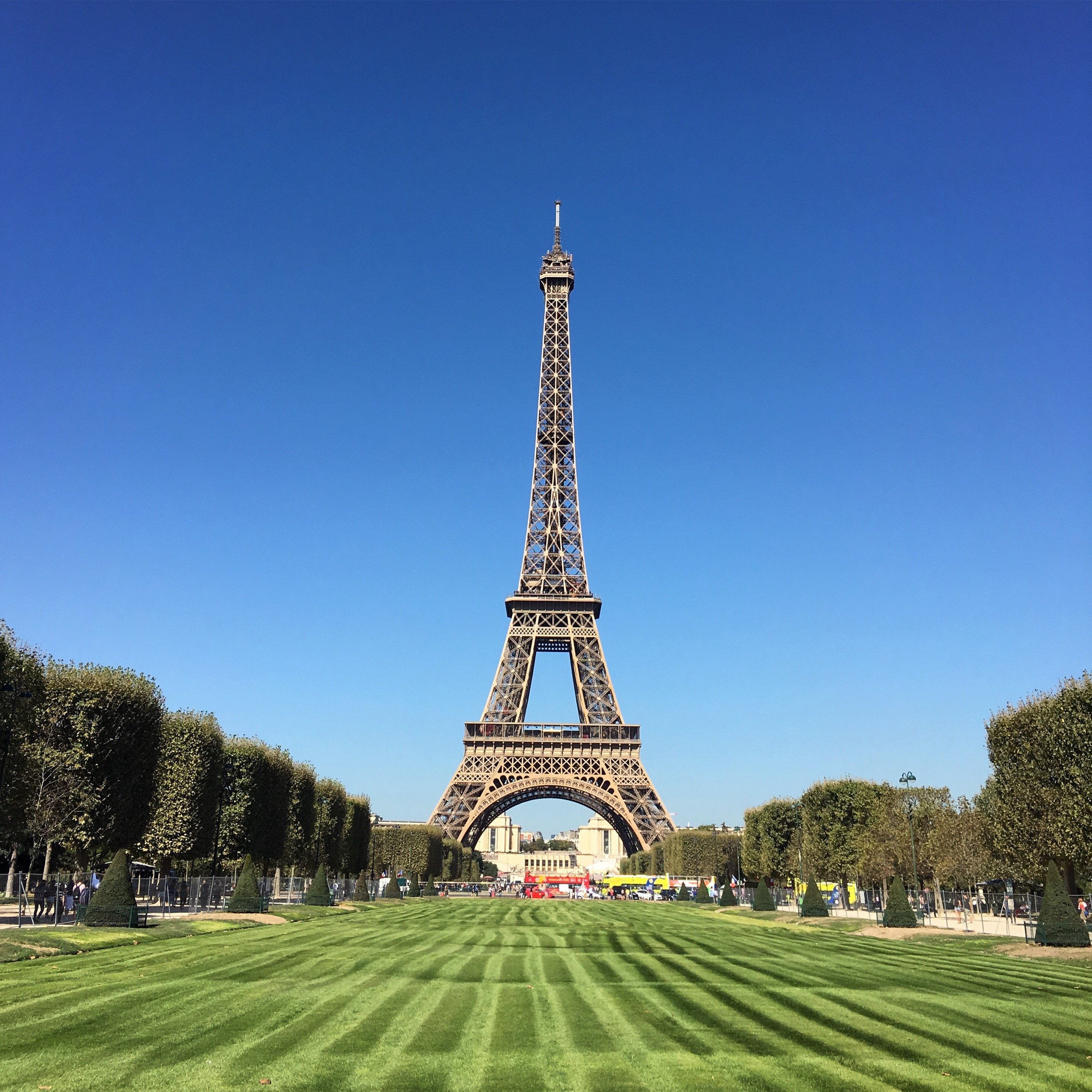 Background Eiffel Tower