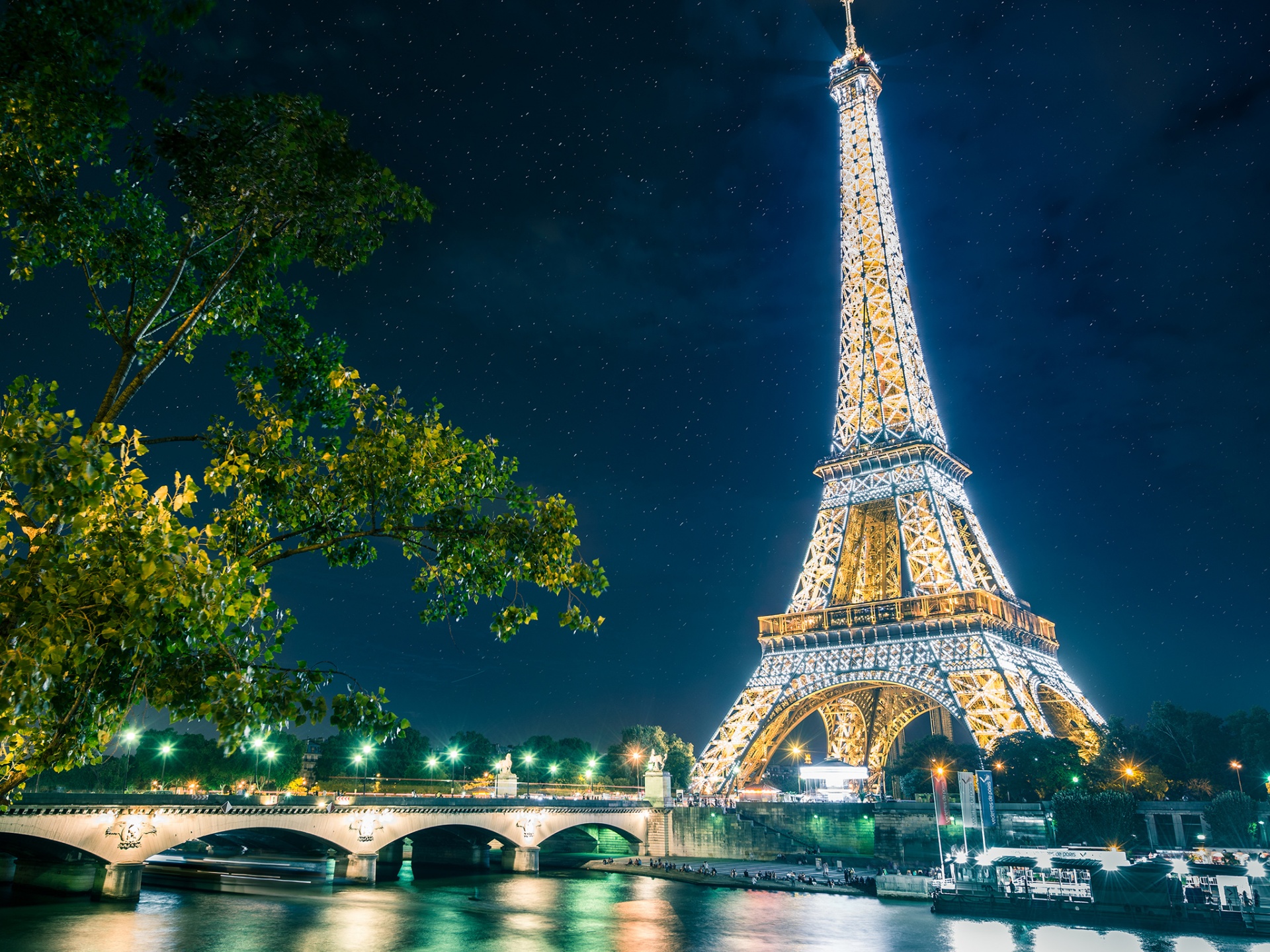 Background Eiffel Tower