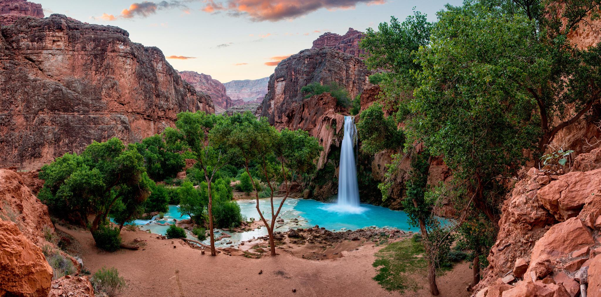 Beautiful Desert Oasis Background