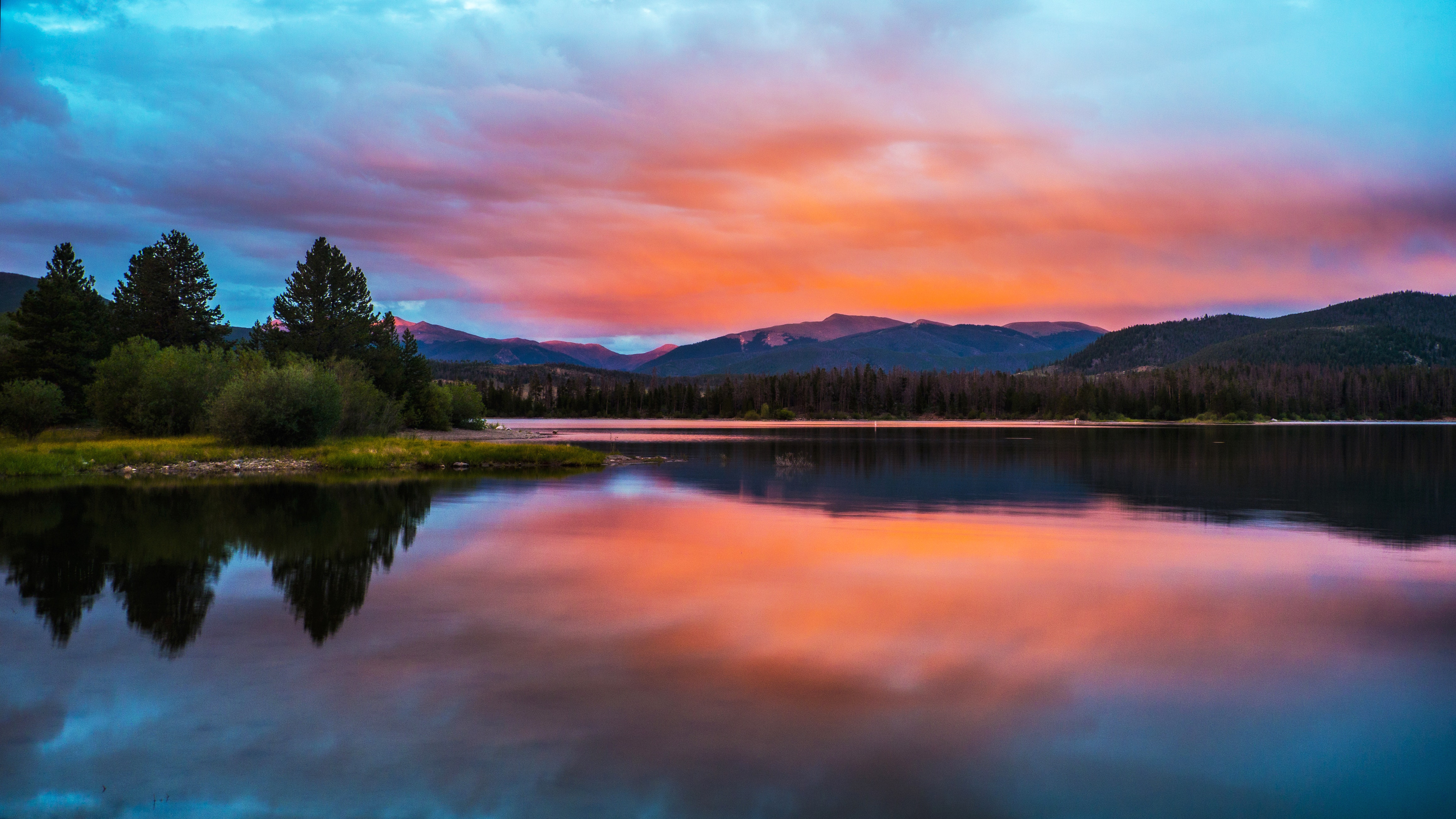 Colorado Mountains Background