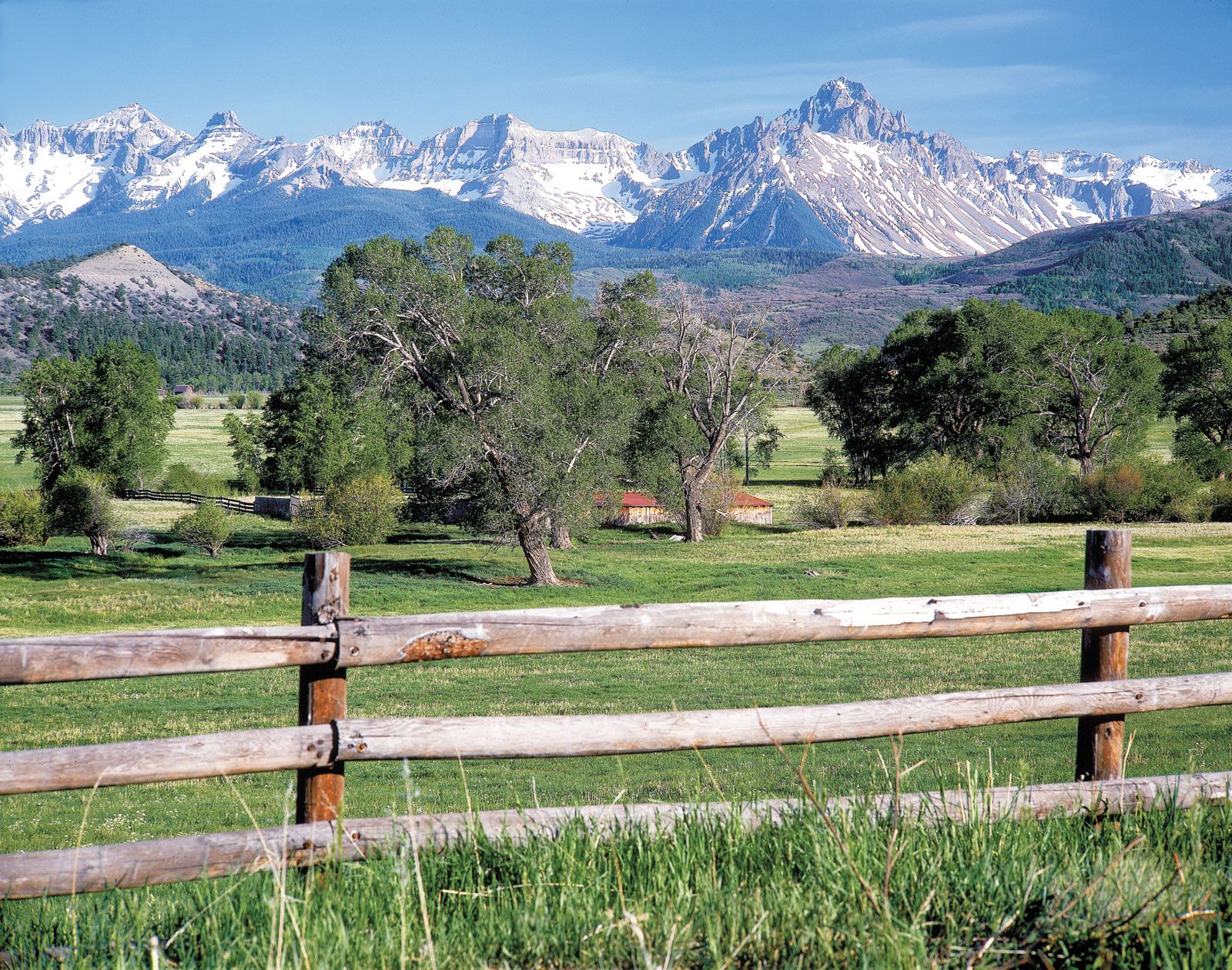 Colorado Mountains Background