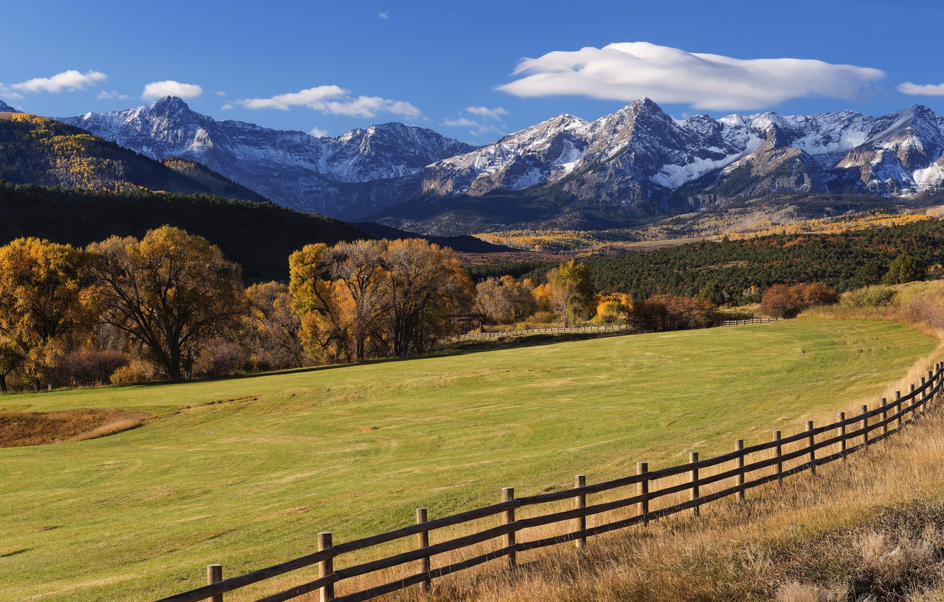 Colorado Mountains Background