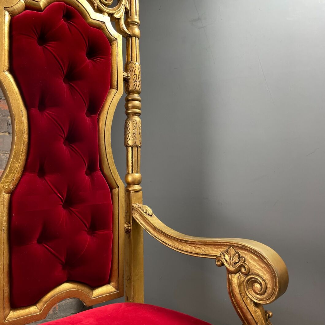 Queen Chair Background